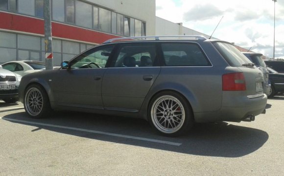 Авто Audi S6 2001