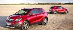 Красный Opel Mokka